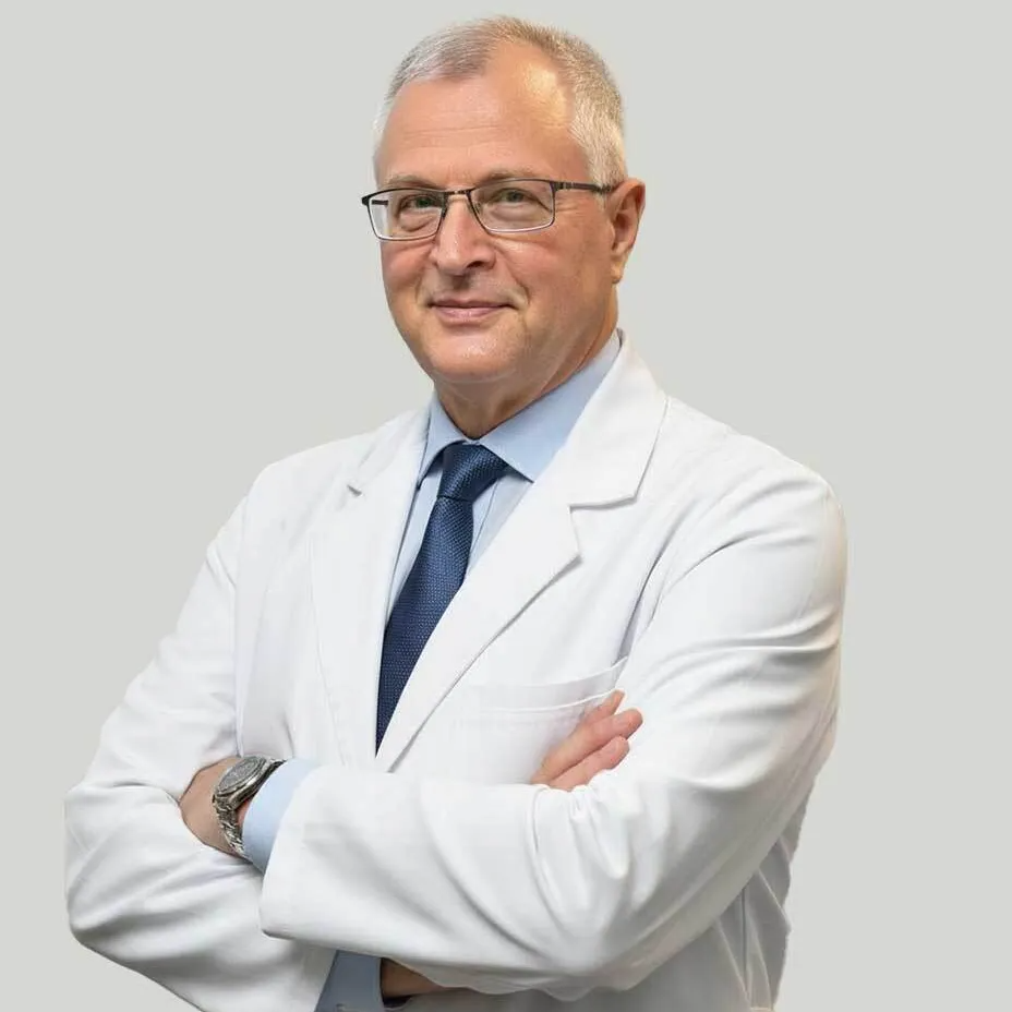 Surgeon: Valentin Apostolov, M.D
